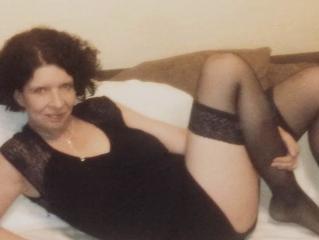 s*xy Noemi Porno Video: Ich bes**ge es mir...