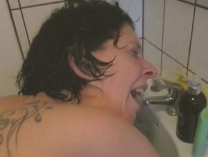 s*xy Noemi Porno Video: Im Bad gefi**t…